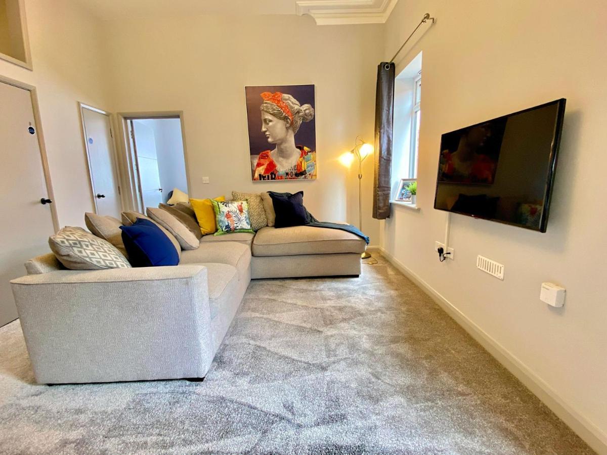 Beautiful Apartment - 5 Minute Walk To The Best Beach! - Great Location - Parking - Fast Wifi - Smart Tv - Newly Decorated - Sleeps Up To 4! Close To Bournemouth & Poole Town Centre Buitenkant foto