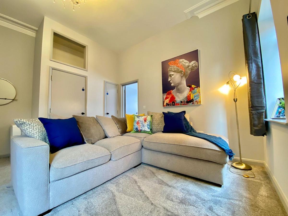 Beautiful Apartment - 5 Minute Walk To The Best Beach! - Great Location - Parking - Fast Wifi - Smart Tv - Newly Decorated - Sleeps Up To 4! Close To Bournemouth & Poole Town Centre Buitenkant foto