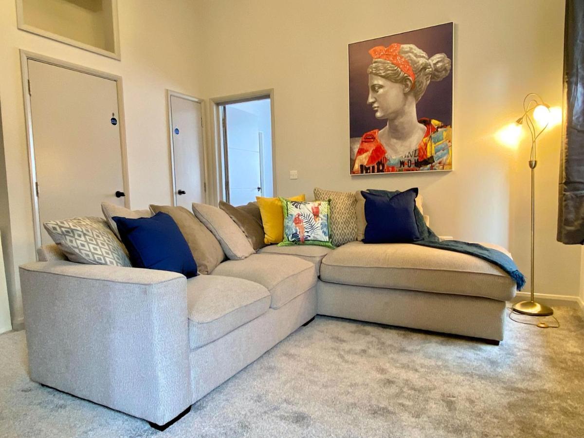 Beautiful Apartment - 5 Minute Walk To The Best Beach! - Great Location - Parking - Fast Wifi - Smart Tv - Newly Decorated - Sleeps Up To 4! Close To Bournemouth & Poole Town Centre Buitenkant foto