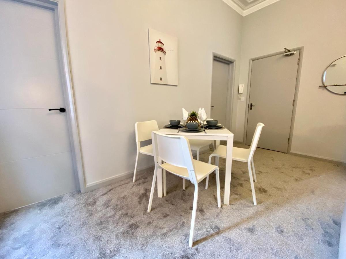 Beautiful Apartment - 5 Minute Walk To The Best Beach! - Great Location - Parking - Fast Wifi - Smart Tv - Newly Decorated - Sleeps Up To 4! Close To Bournemouth & Poole Town Centre Buitenkant foto