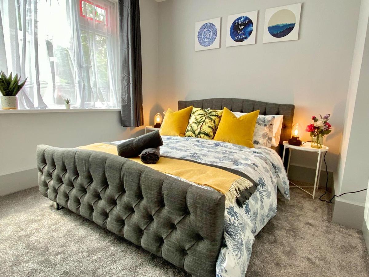 Beautiful Apartment - 5 Minute Walk To The Best Beach! - Great Location - Parking - Fast Wifi - Smart Tv - Newly Decorated - Sleeps Up To 4! Close To Bournemouth & Poole Town Centre Buitenkant foto