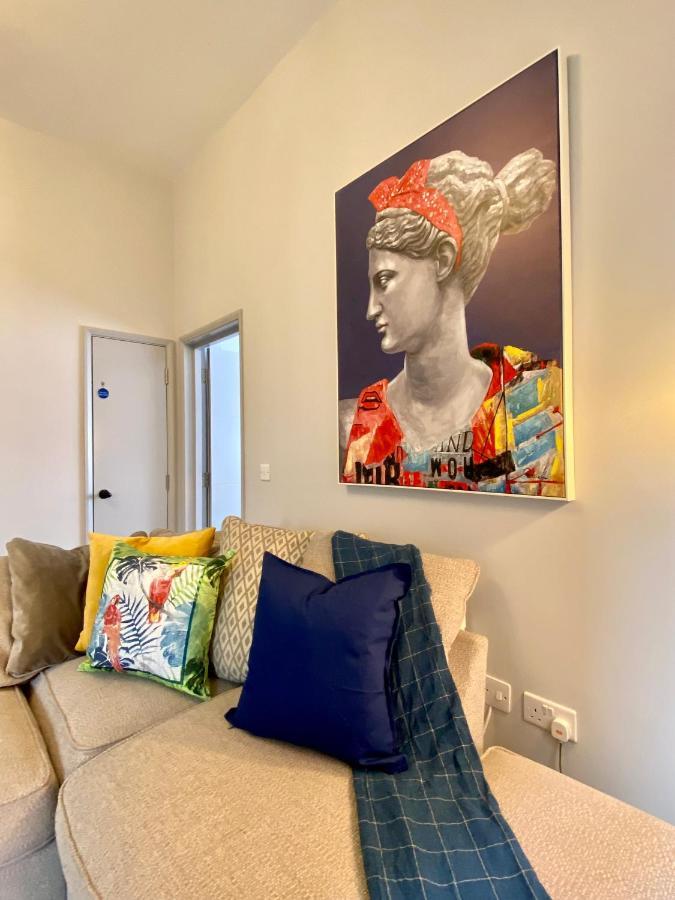 Beautiful Apartment - 5 Minute Walk To The Best Beach! - Great Location - Parking - Fast Wifi - Smart Tv - Newly Decorated - Sleeps Up To 4! Close To Bournemouth & Poole Town Centre Buitenkant foto