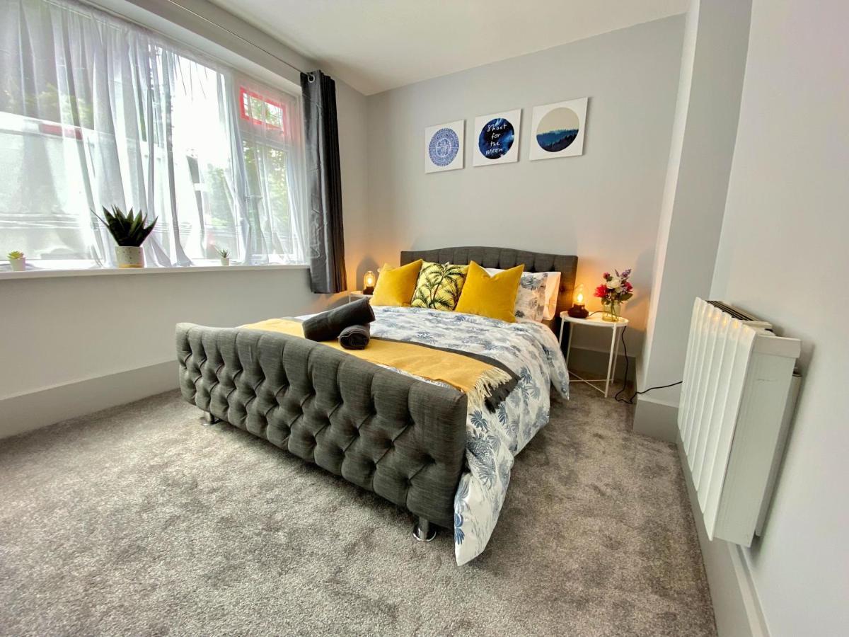 Beautiful Apartment - 5 Minute Walk To The Best Beach! - Great Location - Parking - Fast Wifi - Smart Tv - Newly Decorated - Sleeps Up To 4! Close To Bournemouth & Poole Town Centre Buitenkant foto